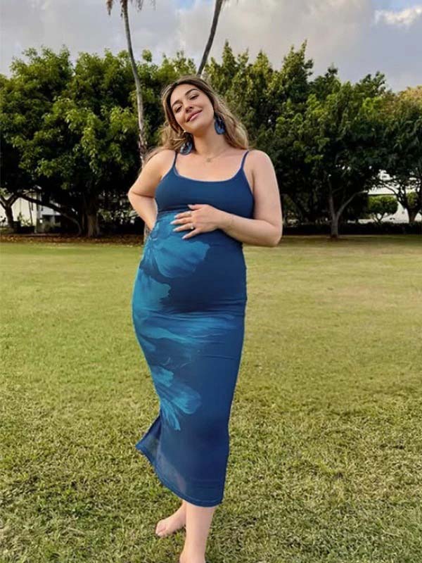 Momyknows Blue Hit Color Spaghetti Strap Photoshoot Maternity Maxi Dress