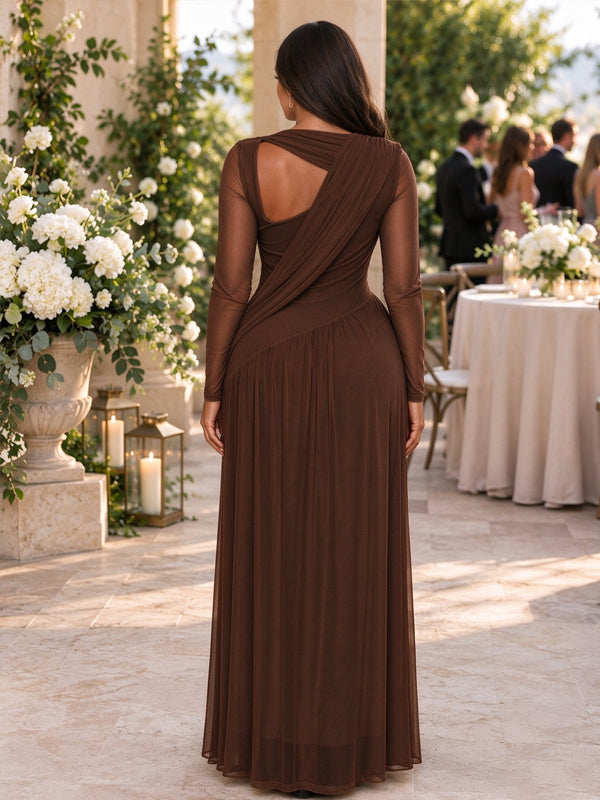Brown maternity dress with mesh fabric, delicate pleats and an open-back design, elegant fit for wedding guests
