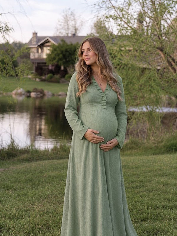 Scenic Pond View Green Maternity Maxi Dress with Flowy Hem and Long Sleeves