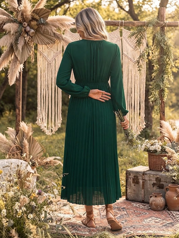 Green Photoshoot Maternity Maxi Dress with pleats and lace accents bodycon silhouette